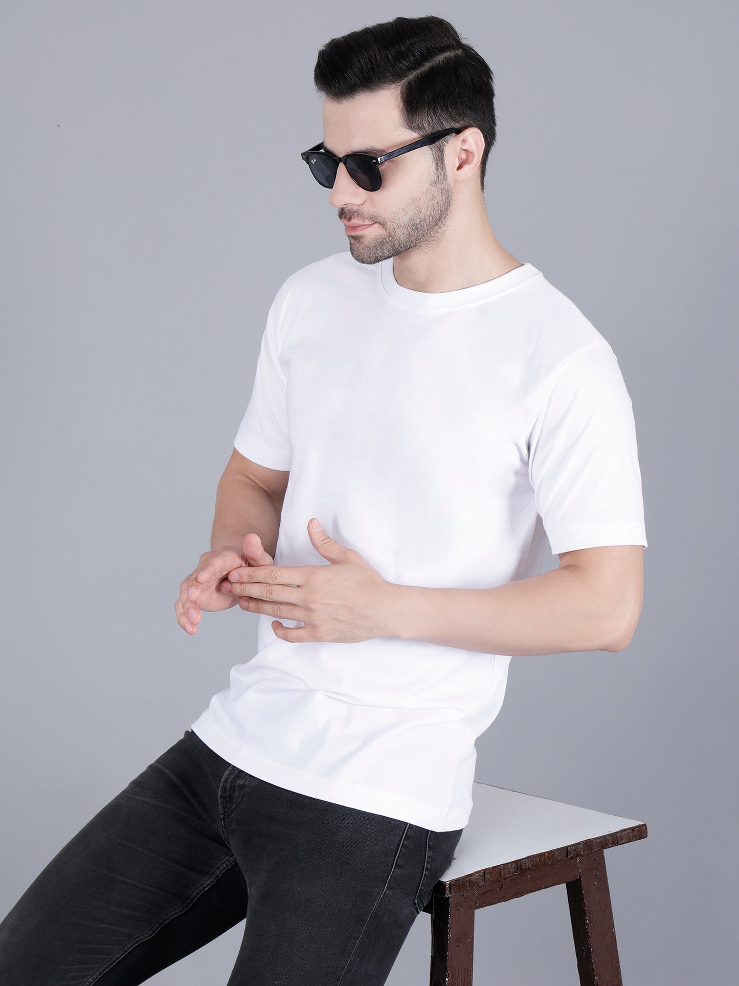 Men's White Regular Fit T-Shirts Solid Round Neck Cotton Blend Half Sleeve