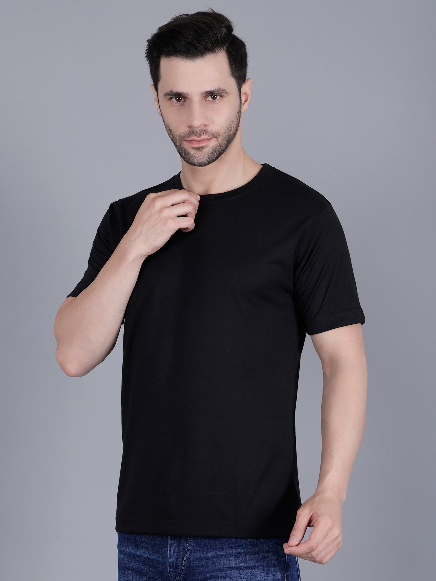 Men's Solid Round Neck Cotton Blend Half Sleeve Regular Fit T-Shirts