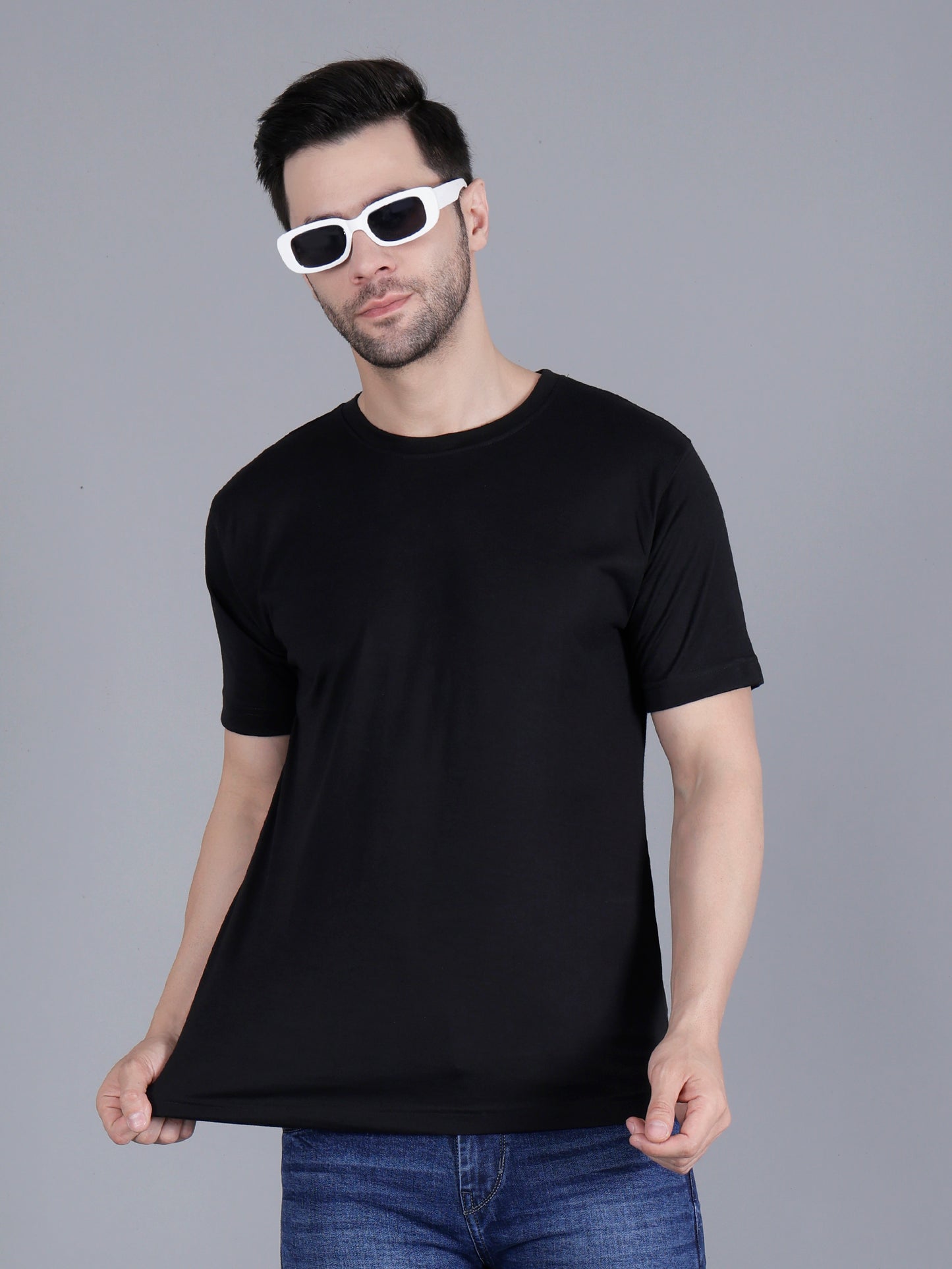 Men's Solid Round Neck Cotton Blend Half Sleeve Regular Fit T-Shirts